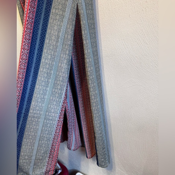 G Collection Striped collared maxi dress. Button front w/ slits. Size M - Picture 5 of 11